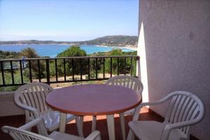 Appartements Cargese, vue panoramique sur la mer, piscine : photos des chambres