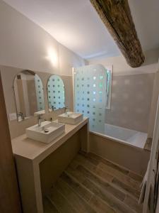 Maisons de vacances La ferme du TourreBlanc : Maison 4 Chambres