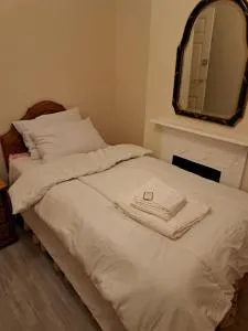 Single Bedroom available - Train station London Seven Kings - Redbridge