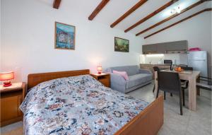 Amazing Home In Valtura With Jacuzzi, Wifi And 2 Bedrooms