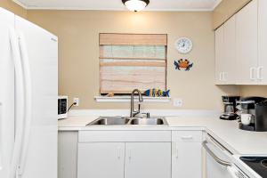 Seaside Beach & Racquet 2105