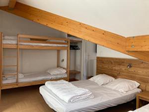 Appartement Duplex Les Orres 1800 pour 8 personnes aux pieds des pistes avec ménage et une place de parking inclus