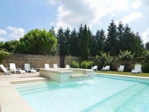 Maisons de vacances Beautiful cottage with swimmingpool adjacent to an exquisite 14th century castle : photos des chambres