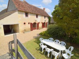 Maisons de vacances Beautiful cottage with swimmingpool adjacent to an exquisite 14th century castle : photos des chambres