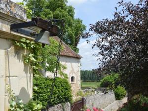 Maisons de vacances Beautiful cottage with swimmingpool adjacent to an exquisite 14th century castle : photos des chambres