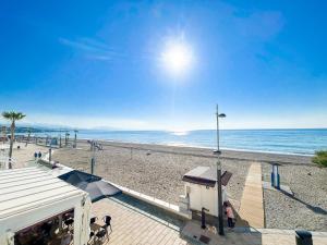 Apartamento en 1ª línea de la playa de Sabinillas con vistas al mar