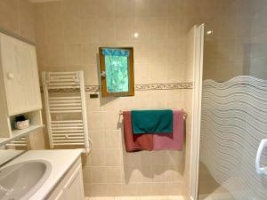 Maisons d'hotes Le Petit Prince au coeur de Sarlat - Parking prive - Piscine chauffee - Spa et massages : photos des chambres