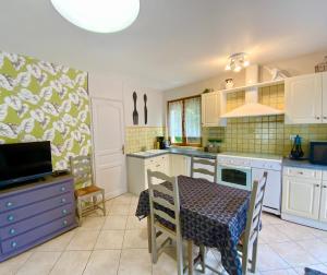 Maisons d'hotes Le Petit Prince au coeur de Sarlat - Parking prive - Piscine chauffee - Spa et massages : photos des chambres