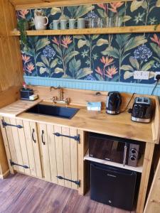 Woodie the shepherds hut - sleeps 4