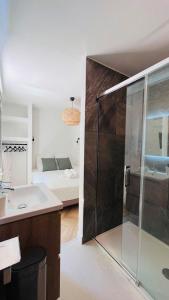 Maisons d'hotes VILLA HOLISTIKA : BED AND BREAKFAST / POOL / AIR CONDITIONING/ MONT FARON TOULON : photos des chambres