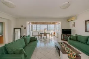 AKANTHOS Rental House - Solomoú