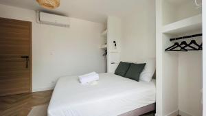 B&B / Chambres d'hotes VILLA HOLISTIKA : BED AND BREAKFAST / POOL / AIR CONDITIONING/ MONT FARON TOULON : photos des chambres