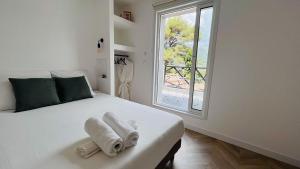 B&B / Chambres d'hotes VILLA HOLISTIKA : BED AND BREAKFAST / POOL / AIR CONDITIONING/ MONT FARON TOULON : Chambre Lit Queen-Size - Vue sur Piscine