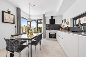 Villa Val Di Bora - Moderne 4 Sterne Ferienvilla mit Pool, Meerblick, Grill