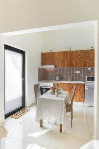 Helios studio next to the sea BY APOKORONAS-VILLAS