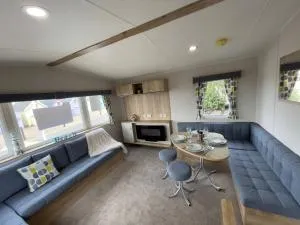 Mersea Retreat - Steeple