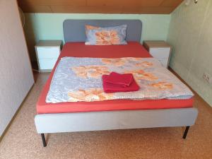 Sonnige ruhige Dachzimmer inkl WIFI plus Kaffee mit WG Dusche und neuer Küche