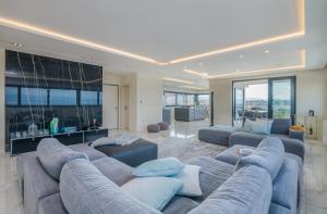 Malipe Penthouse with Sea View