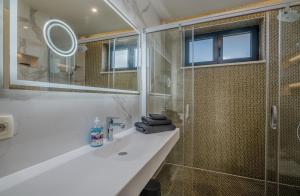 Malipe Penthouse with Sea View