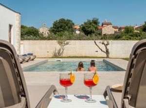 Villa San Zusto, 1600 m2 plot area, heated pool with hydromassage zone