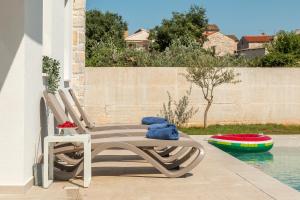 Villa San Zusto, 1600 m2 plot area, heated pool with hydromassage zone