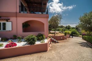 Villa Silva, Garden & Sea View, 3 BR, -10 min drive from center
