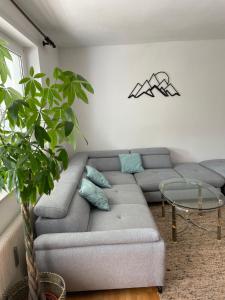 Spacious 3bd top floor flat close to lake (103m²)