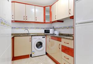 Torrevieja Playa del Cura - 140 m to the beach.