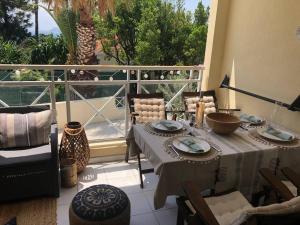 Quiet sea view with pool