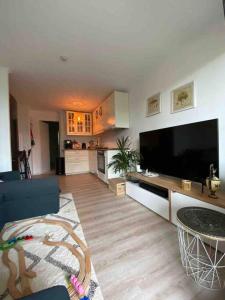 Quiet sea view with pool