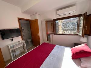 Small Double or Twin Room