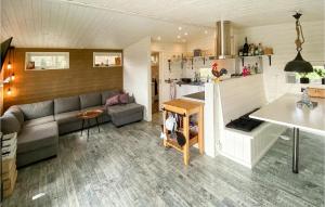 2 Bedroom Amazing Home In Ätran
