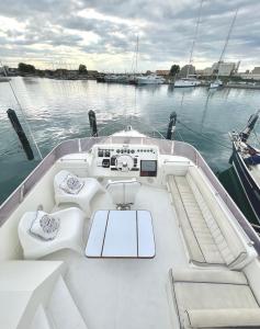 NAVÏ - Yacht à quai au cœur de Sète - Terrasse & Flybridge - 2 à 8 personnes