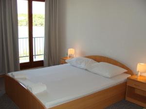 Trim Rooms and Apartments