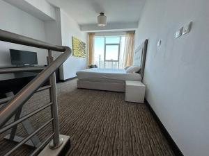 ModernLux - Luxury Duplex 1 BR in Movenpick Hotel JLT with Lake View