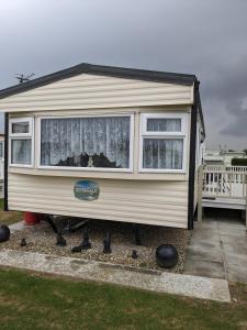 E16 Millfields 6 berth caravan MAX 4 ADULTS Bob familys only and lead person must be over 30