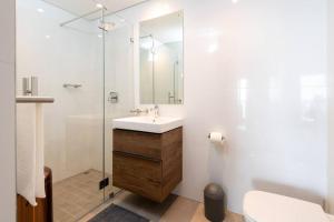 Gorgeous One Bedroom Oceans