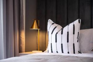 Gorgeous One Bedroom Oceans