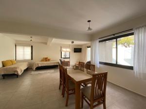 Excepcional apartamento, con patio cochera y parrilla en el centro