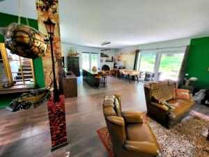 Brzozowa skarpa - dom nad jeziorem