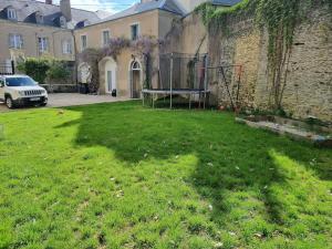 Maisons de vacances Grande maison familiale plein centre vieux Laval : photos des chambres