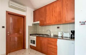 Nice Apartment In Kukci With Outdoor Swimming Pool, 1 Bedrooms And Jacuzzi