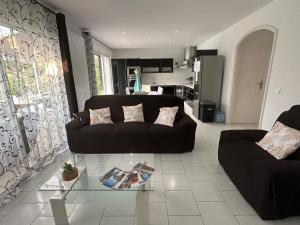 Maisons de vacances Petite maisonette adossee mais independante avec piscine : photos des chambres