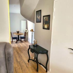 Appartements La Petite Reine et son parking : photos des chambres