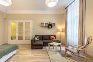 ORANGEHOMES One Bedroom Comfy Apartment