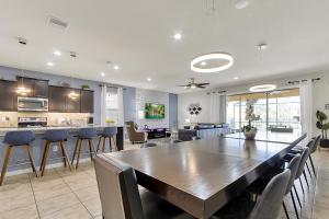 8BR VILLA NEAR DISNEY-VIEWPRIVACYPOOL & SPAPS5EV