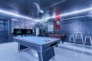 8BR VILLA NEAR DISNEY-VIEWPRIVACYPOOL & SPAPS5EV