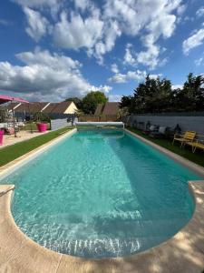 Maisons d'hotes Chambres dans villa avec piscine : photos des chambres