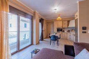 Comfy 2-room sea view apt in Zakynthos town.