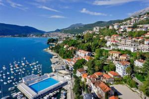 Apartments Kudra with parking